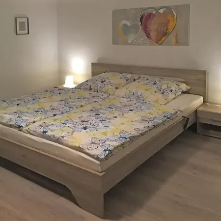 Zueschen דירה